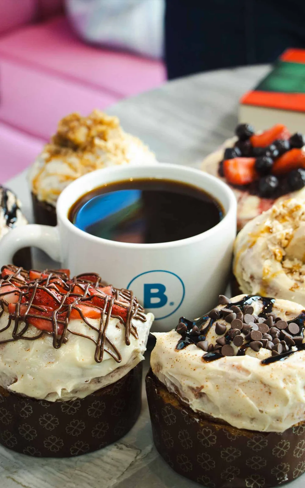 Café americano con cupcakes en Bakings Torreón